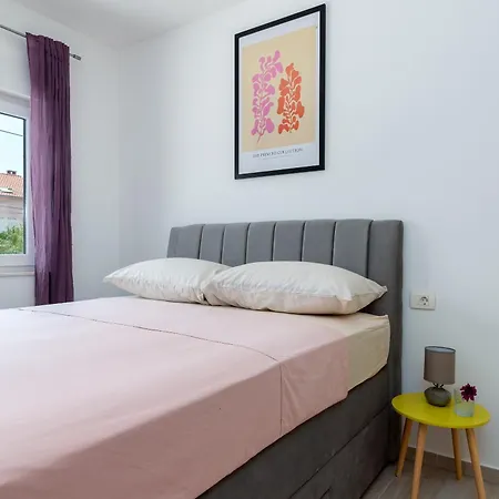Apartment Mint